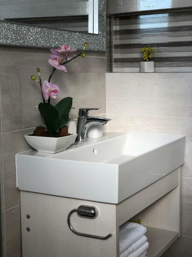 Luxury Marinovic